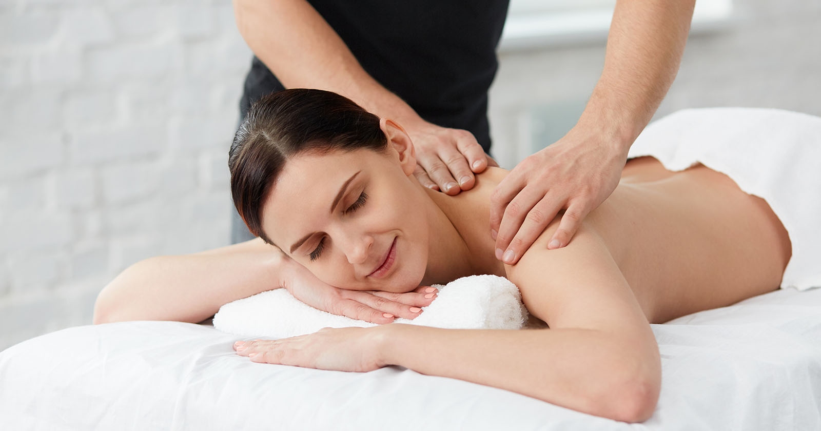 Masseur | Credit: iStock.com/fotomaniya