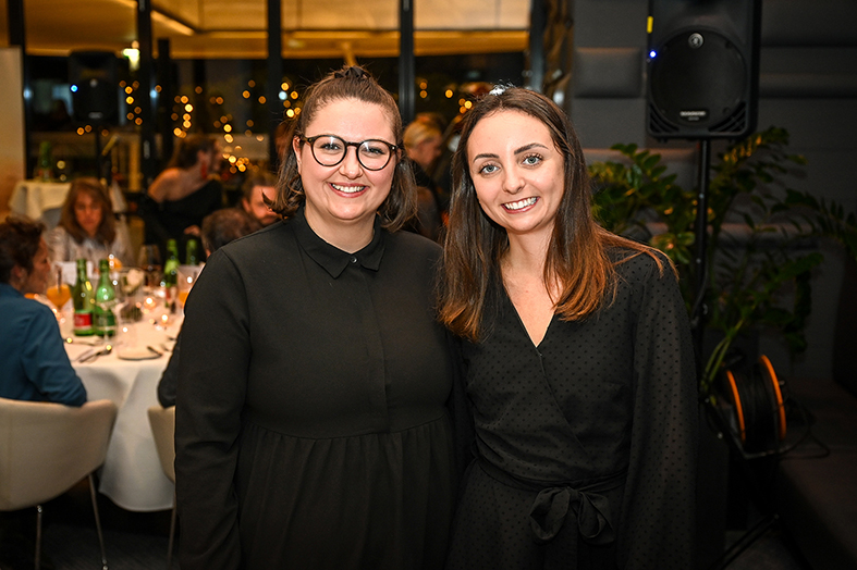 Lara Oberhauser und Cheyenne Kortin (beide Marketing Dornbirner Sparkasse) (v. li.)