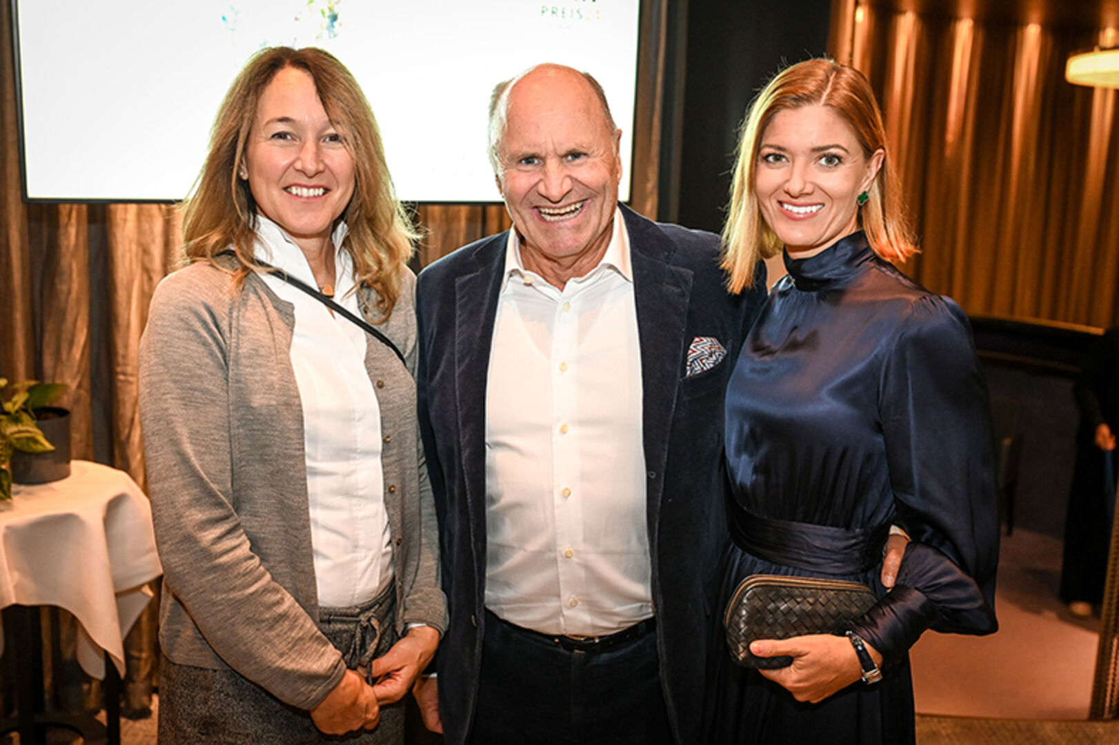 Judith Reichart (Leiterin Kulturservice Bregenz), Festspielpräsident Hans-Peter Metzler mit Kathrin Cometto (v. li.)