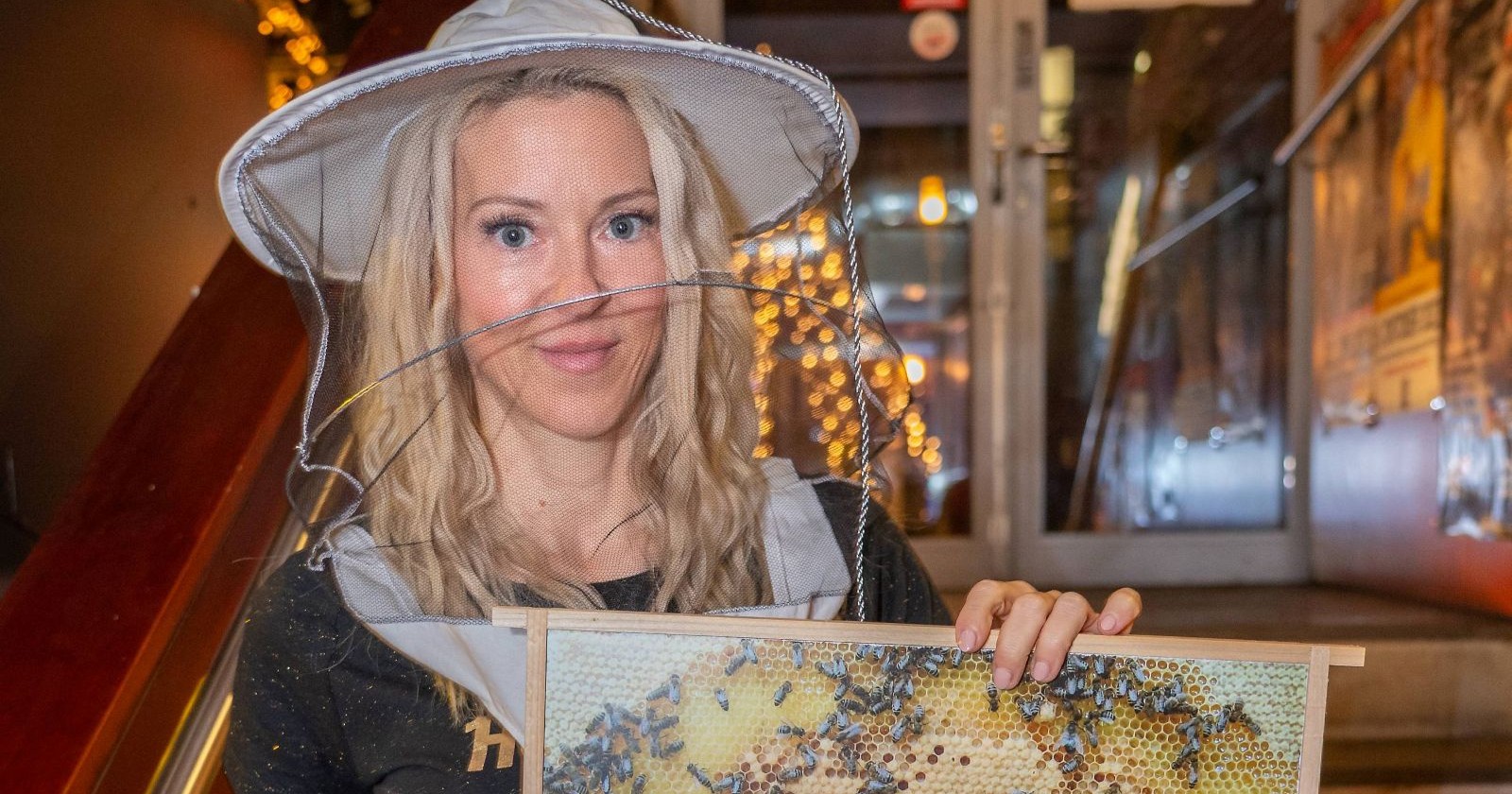 Simone Lugner bei ihrer Honig-Präsentation.