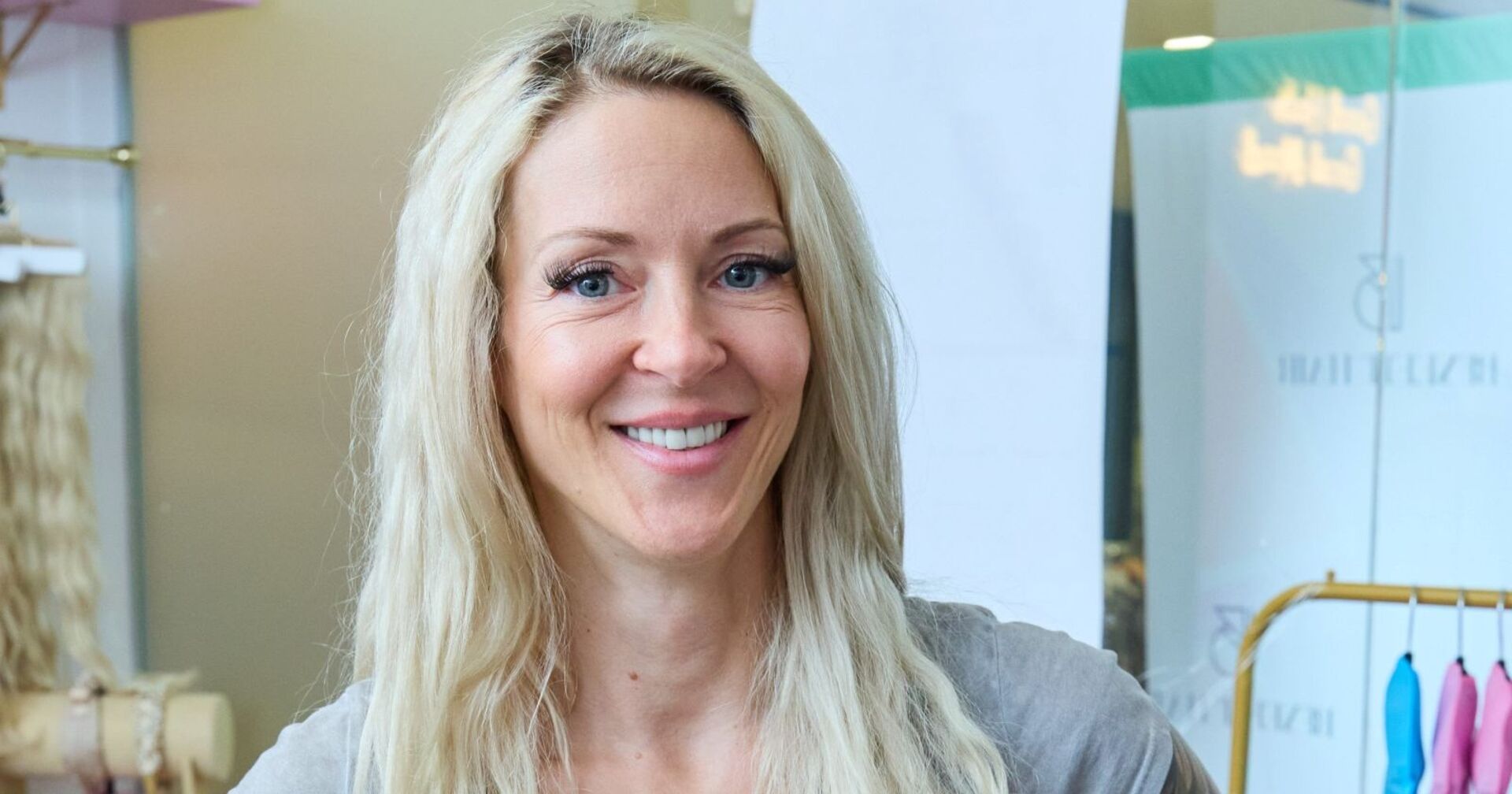 Simone Lugner lächelt