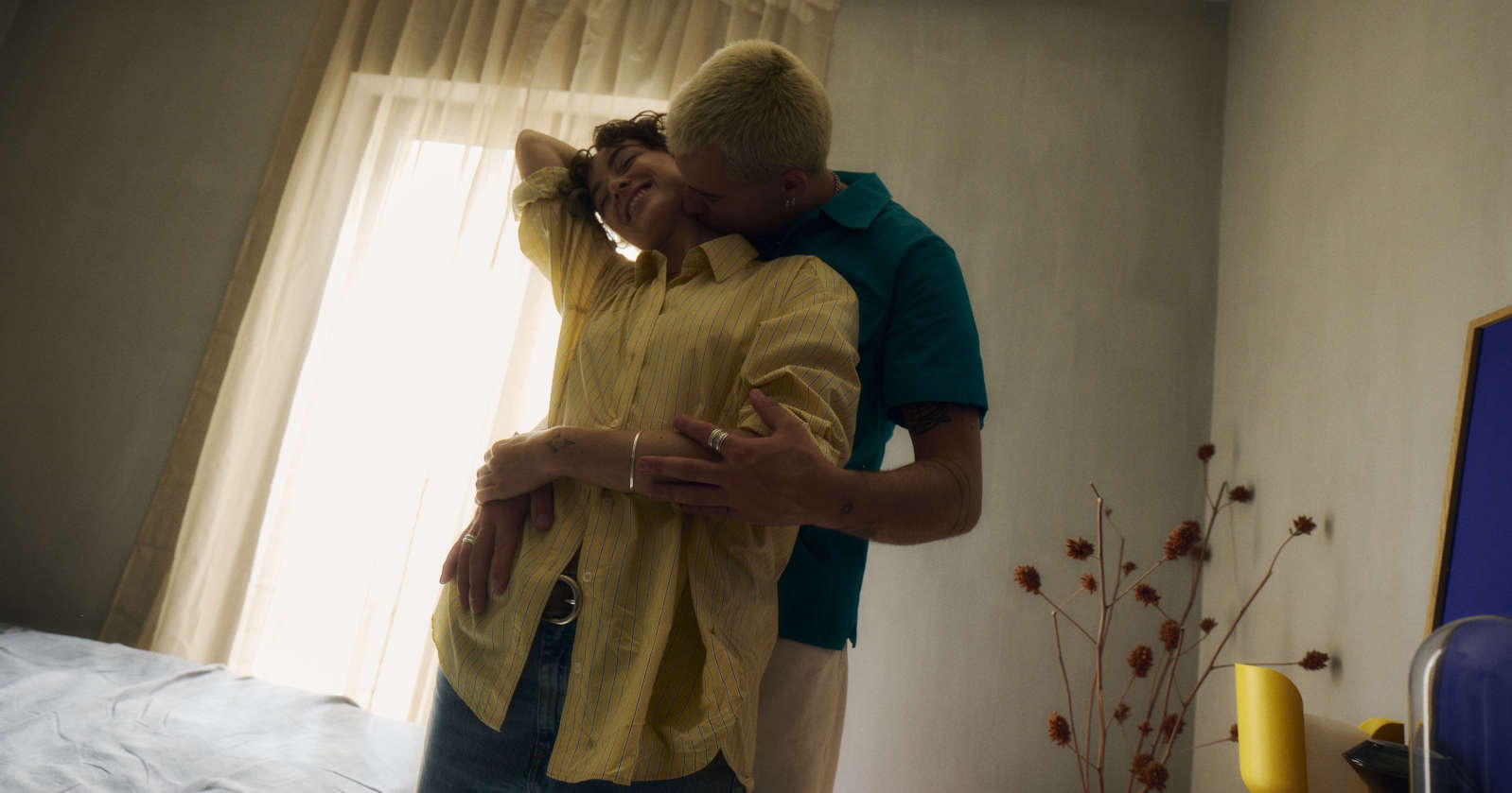 Ein küssendes Pärchen, das sich küsst.