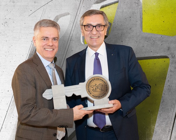 Der gebürtige Brasilianer Joao Paulo Pereira da Silva übernimmt die Führung des Kirchdorfer Zementwerks von Erich Frommwald.