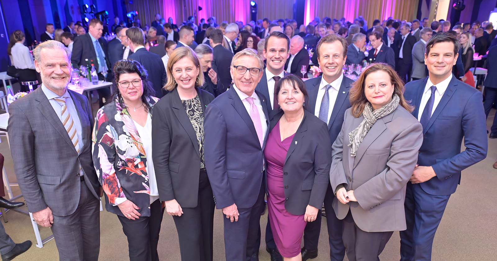 LT-Präs. Deutschmann, 3. LT-Präs. Ahrer, LR Eibinger-Miedl, Josef Herk, LR Hermann, LH-Stv. Khom, LR Kornhäusl, LR Holzer und LR Amesbauer (v.l)