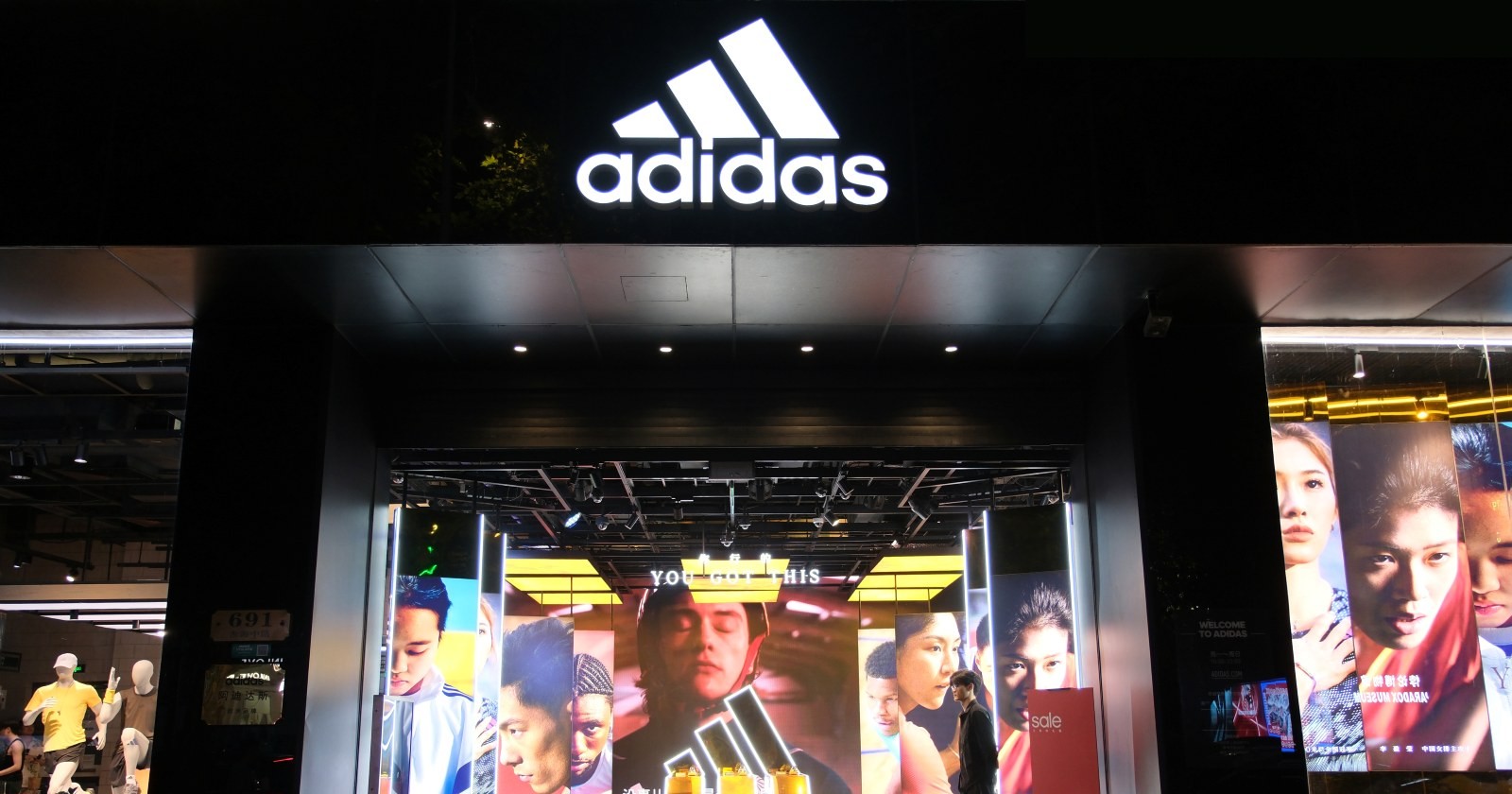 Frontansicht eines Adidas-Geschäfts