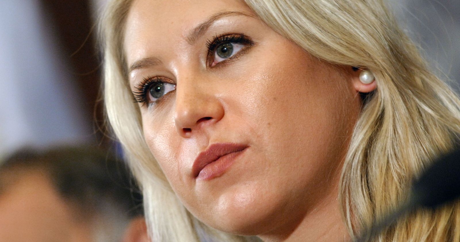 Anna Kournikova bei einer Pressekonferenz
