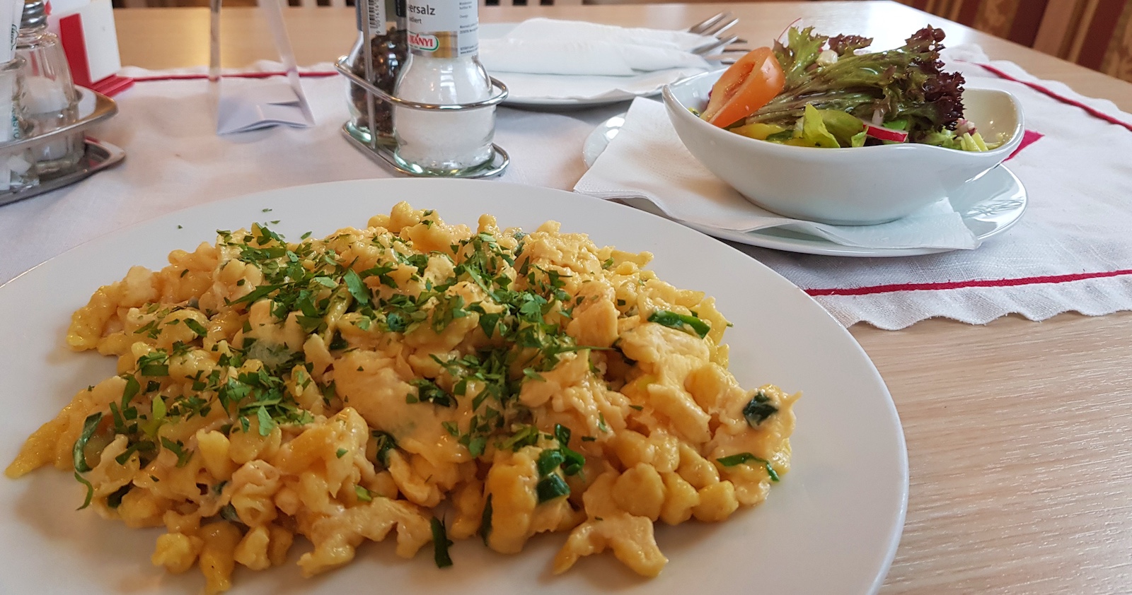 Eiernockerl mit grünem Salat