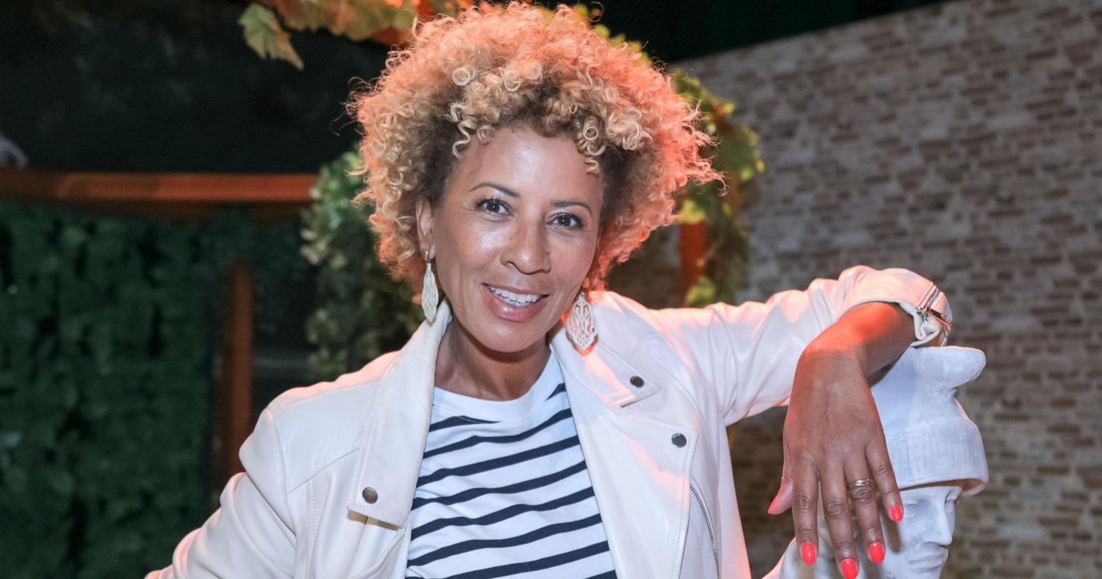 Arabella Kiesbauer lächelt