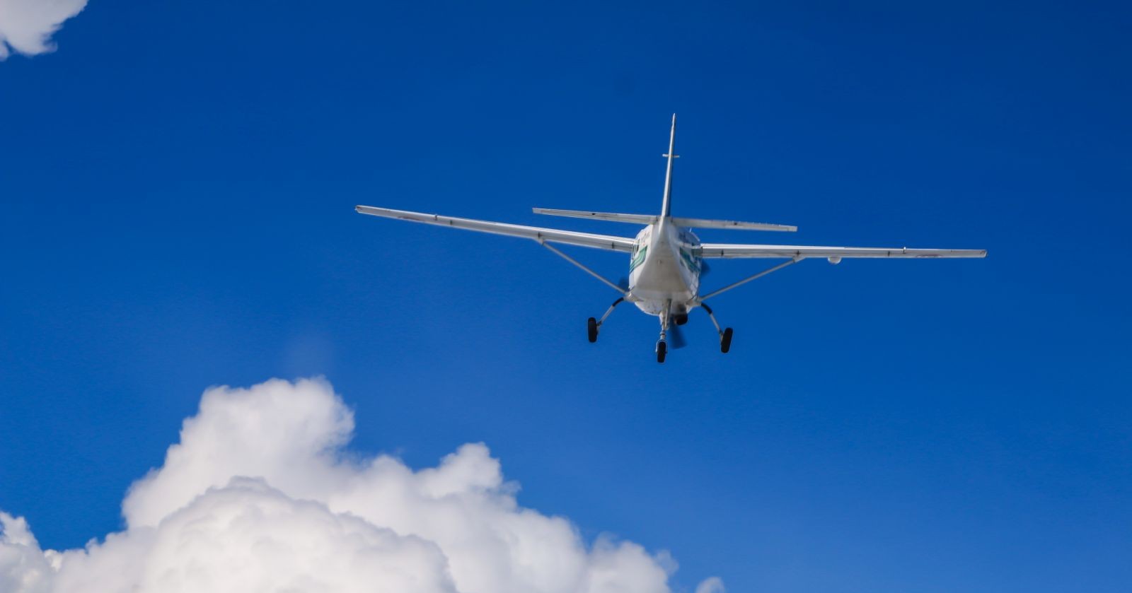 Cessna 208 Caravan-Flugzeug in der Luft