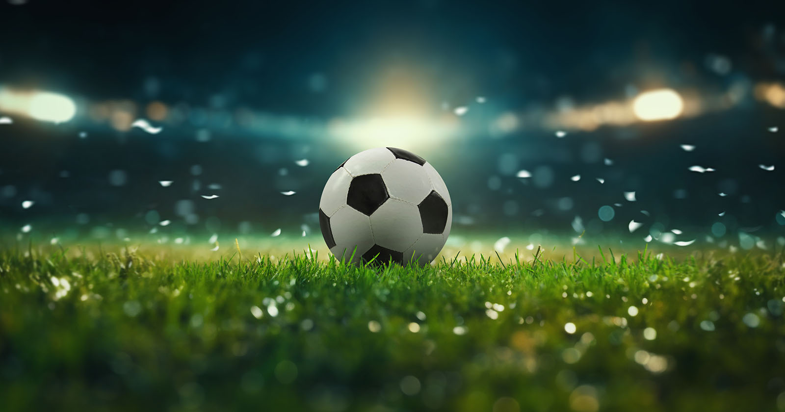 Fußball im Stadion | Credit: iStock.com/FotografieLink