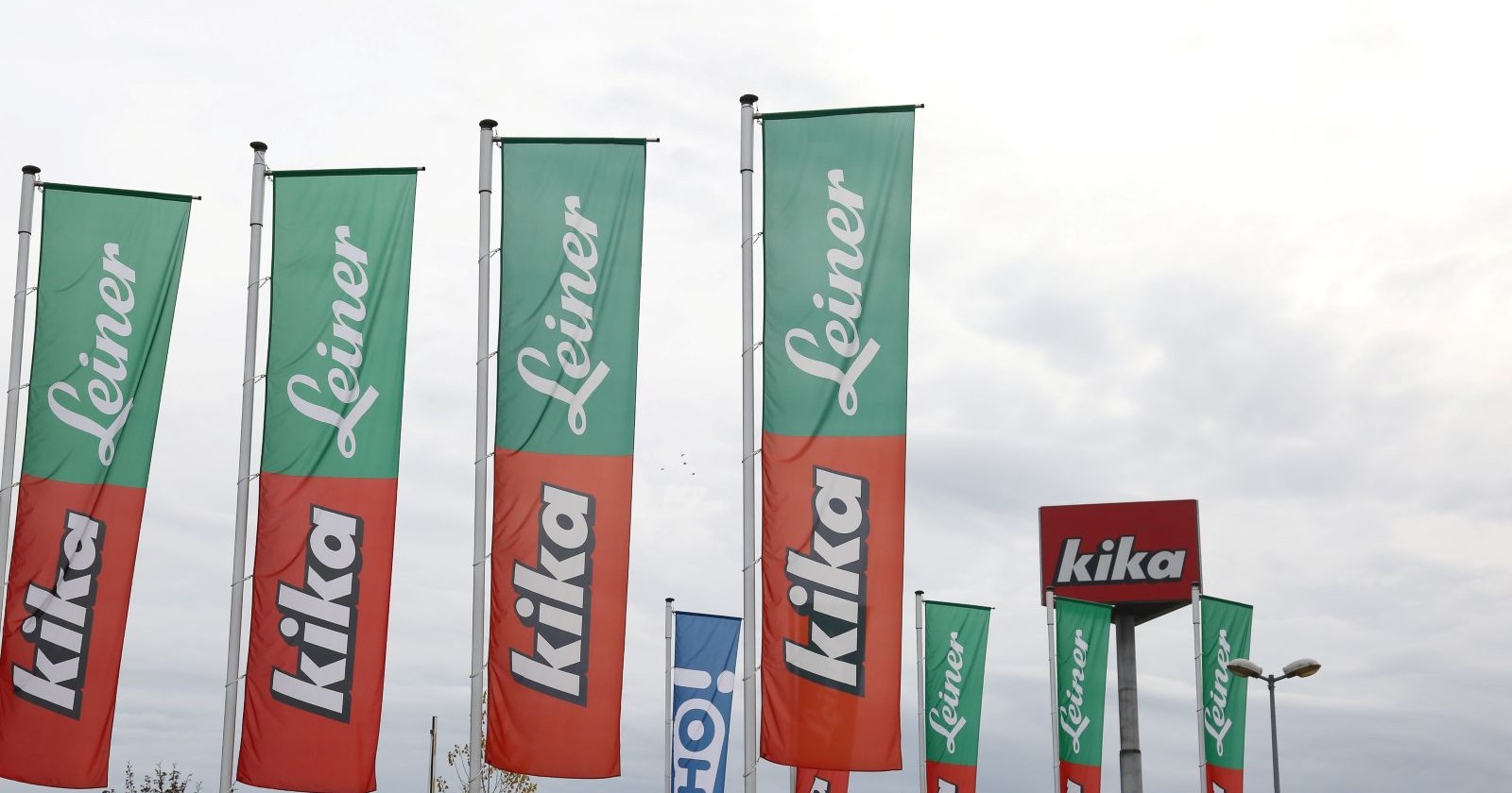 Wehende Fahnen von Kika/Leiner