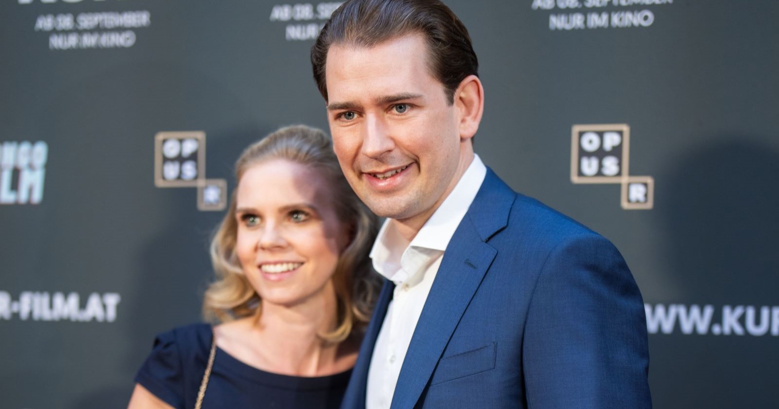 Susanne Thier und Sebastian Kurz, Arm in Arm bei der Premiere des Kurz-Films, sind seit der Schulzeit ein Paar