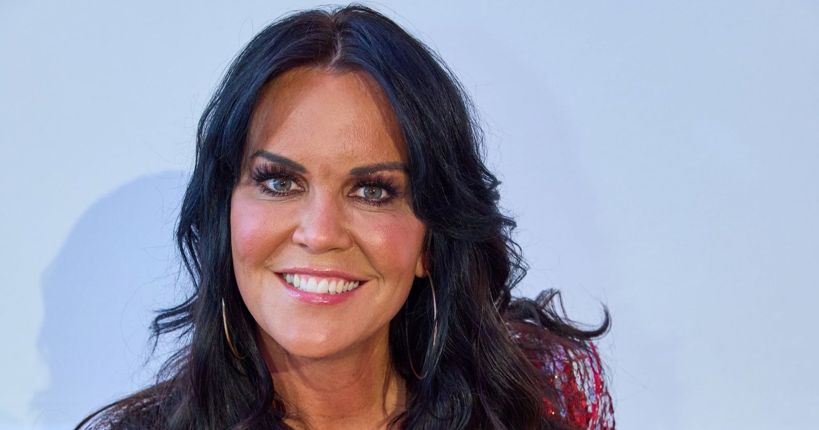 ORF-Star Martina Reuter lächelt in die Kamera.