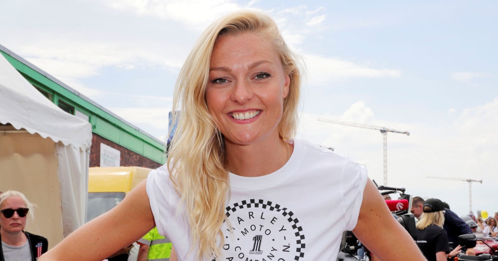 Miriam Höller lächelt