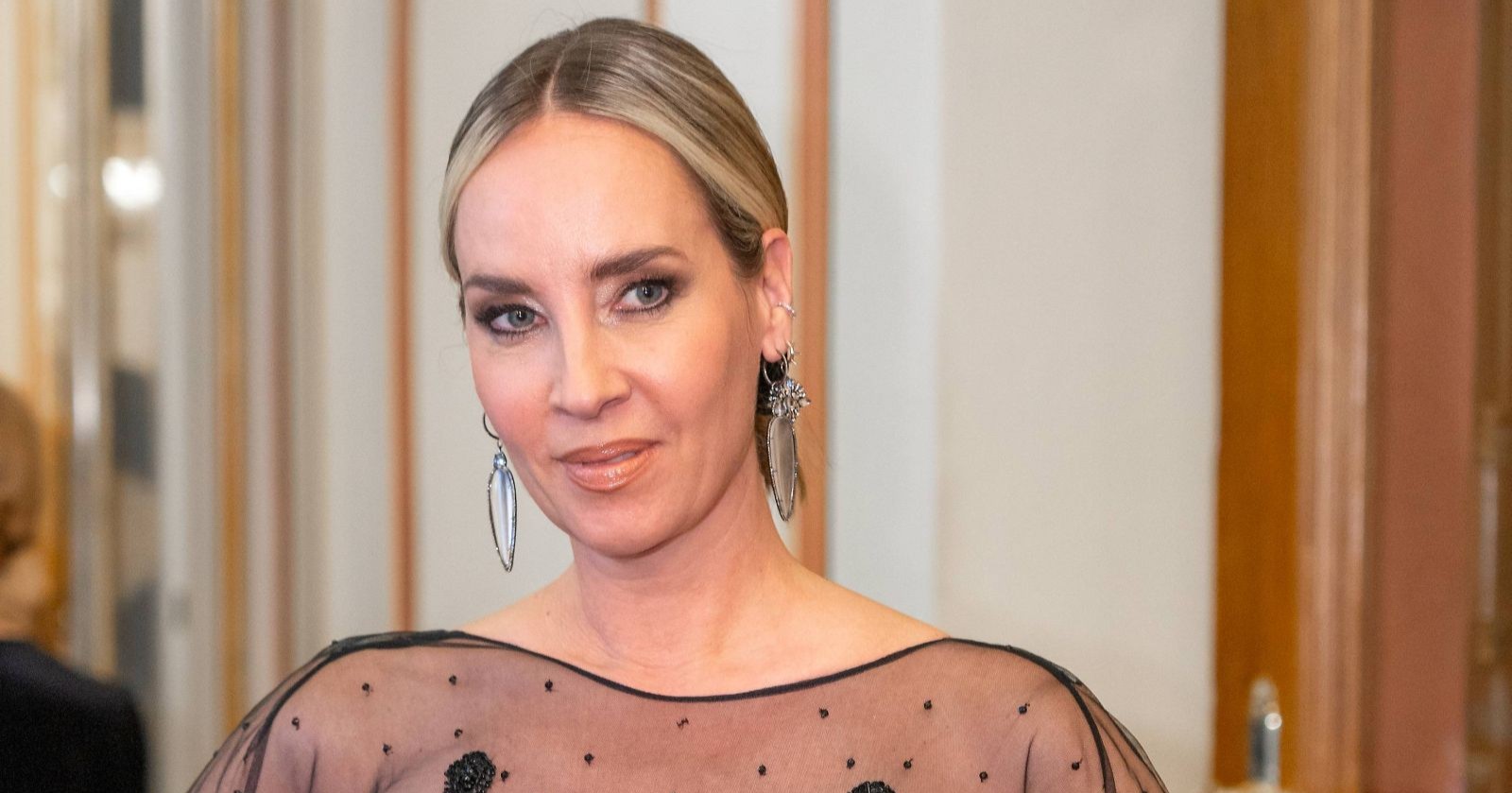 Nadja Bernhard lächelt