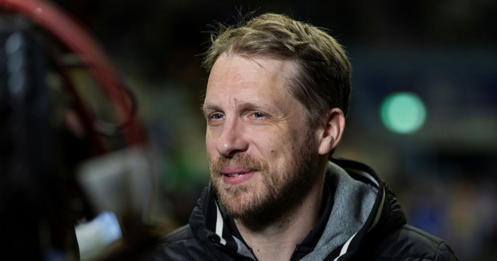 Oliver Pocher mit müden Gesichtsausdruck.