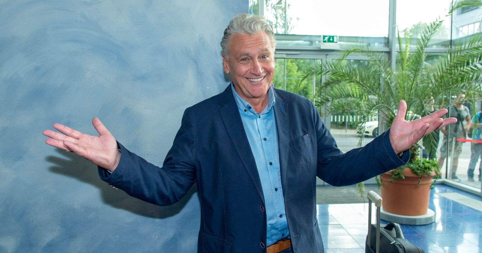 Rainhard Fendrich lächelt in die Kamera