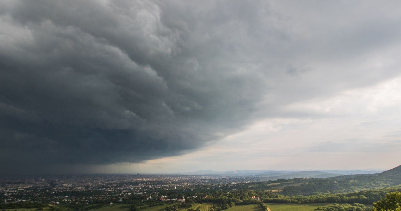 Dunkle Wolken über Österreich