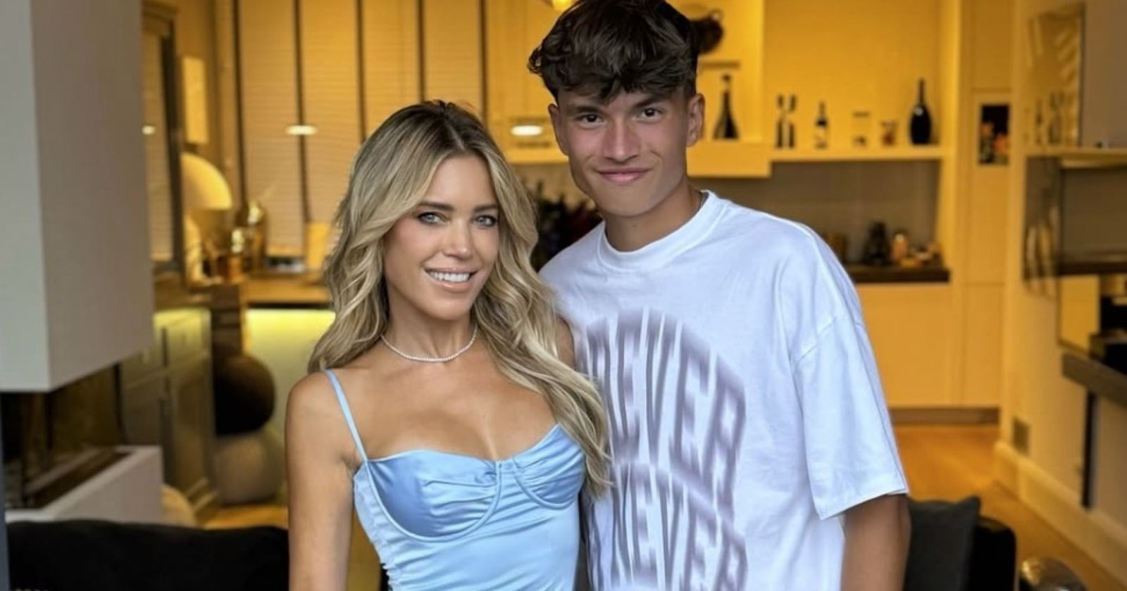 Sylvie Meis und ihr Sohn Damián van der Vaart lächeln in die Kamera