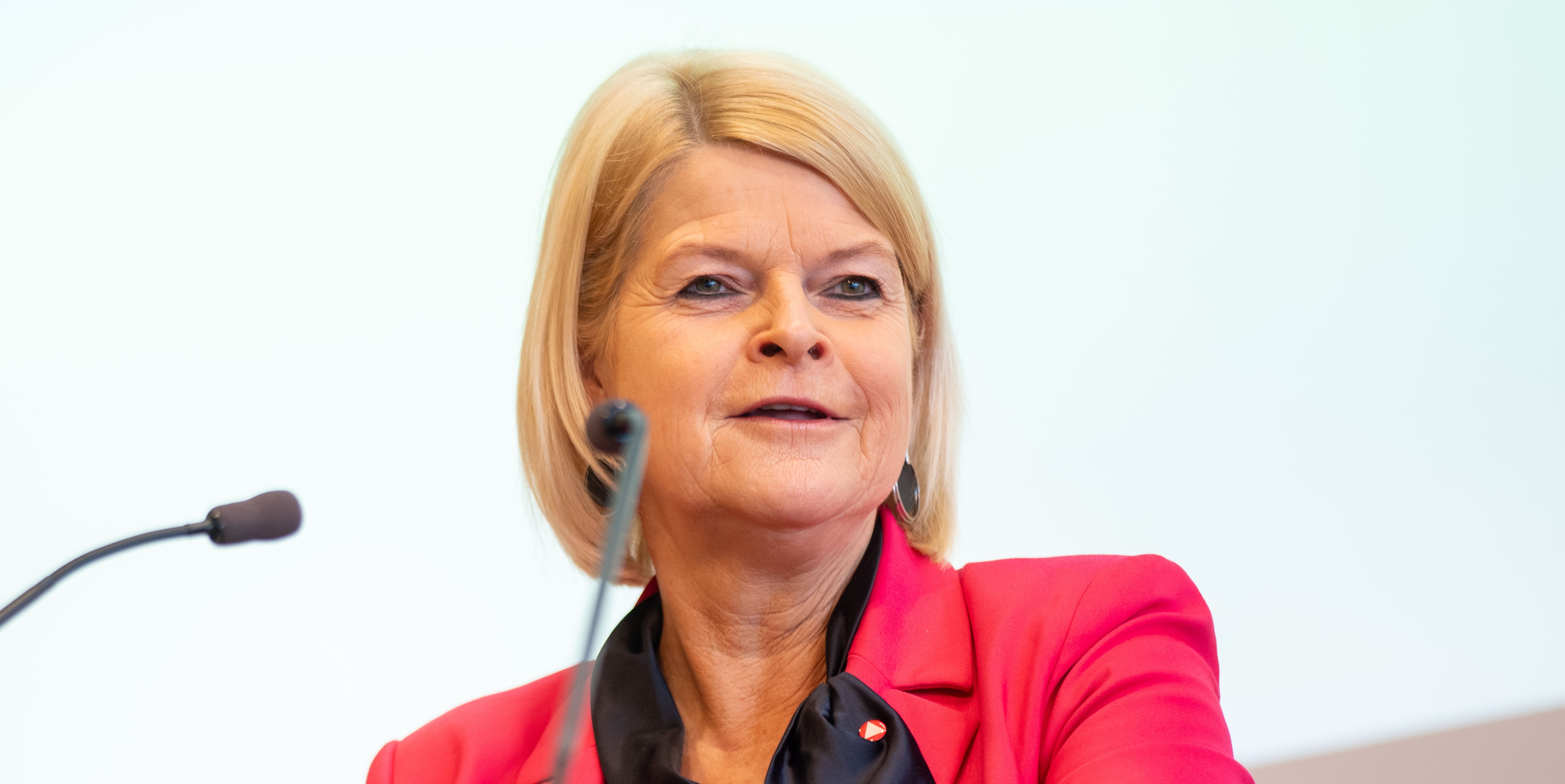 Verteidigungsministerin Klaudia Tanner bei der Präsentation des Risikoberichts.