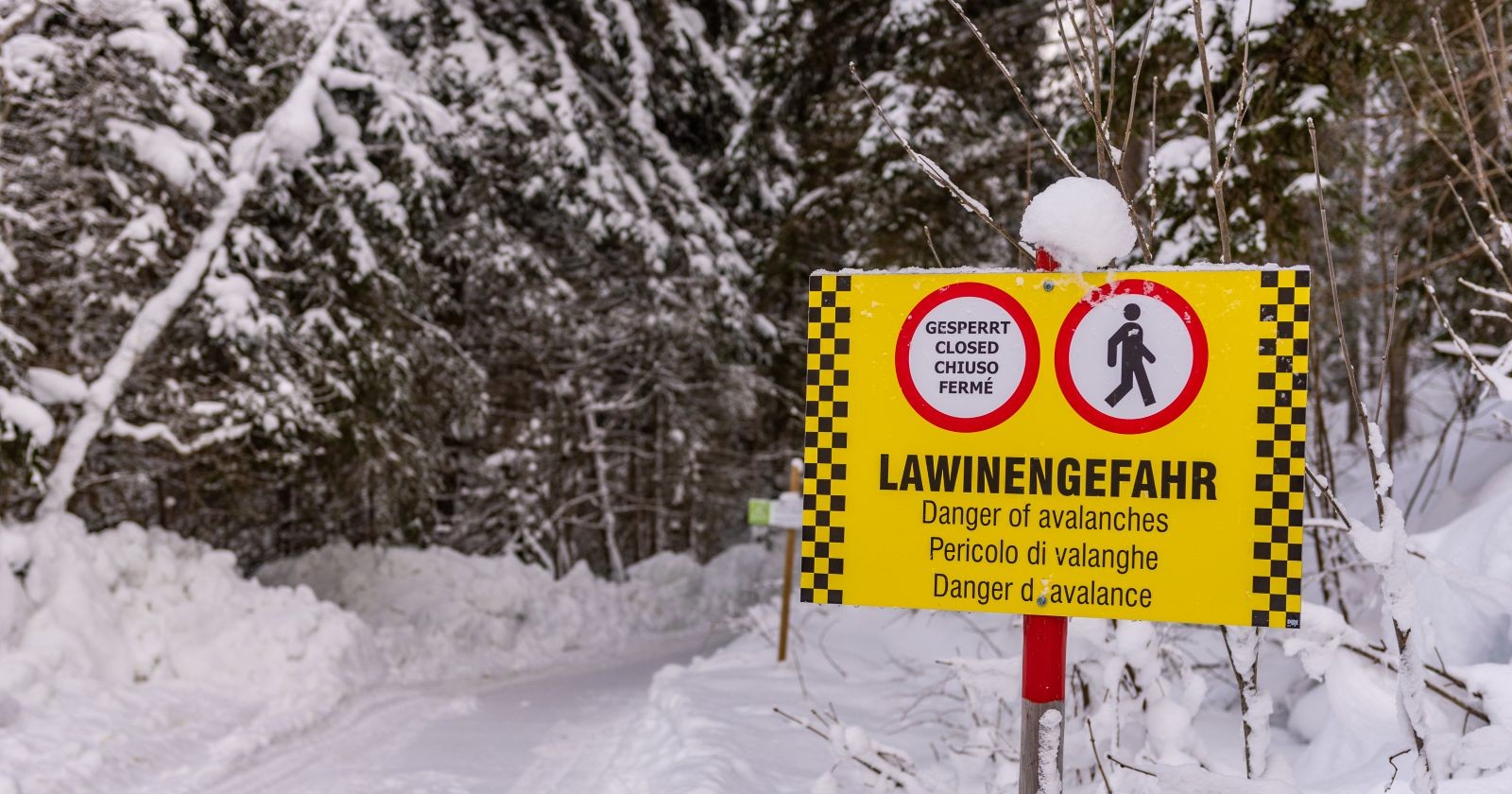 Lawinengefahren Schild