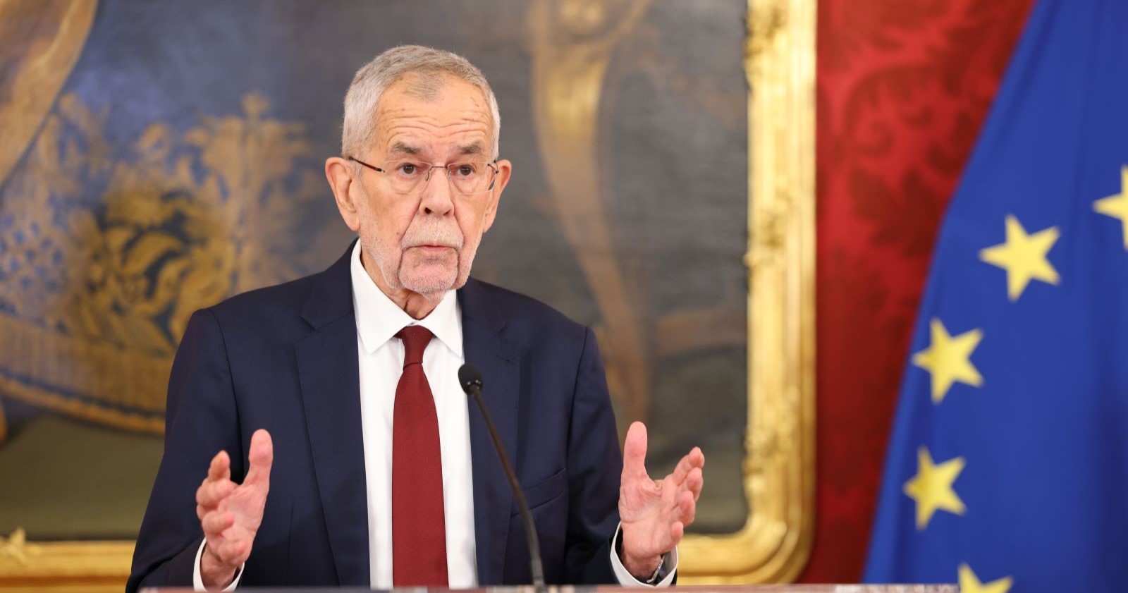 Van der Bellen äußert sich erstmals nach dem Rücktritt von Karl Nehammer.