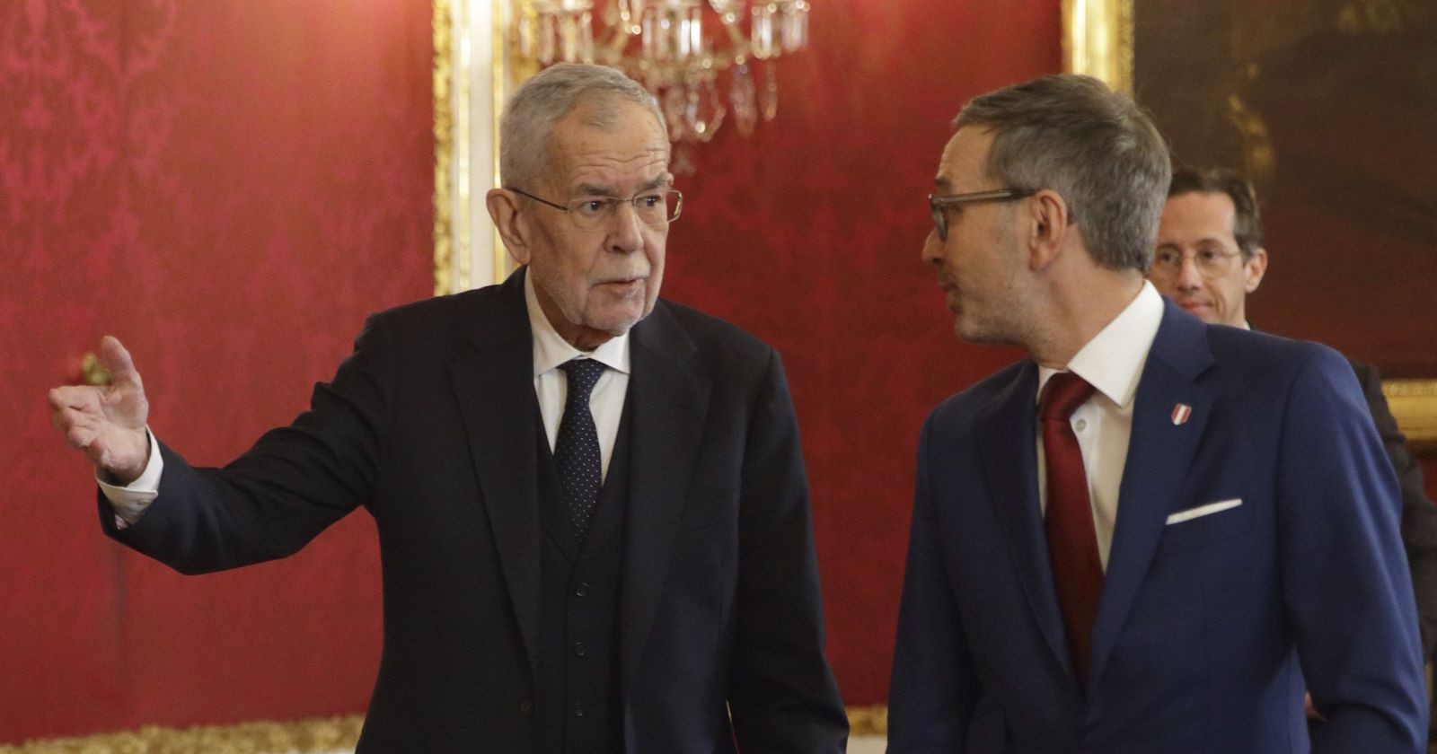Van der Bellen hat Herbert Kickl zu Gesprächen über die Regierungsbildung in der Hofburg getroffen