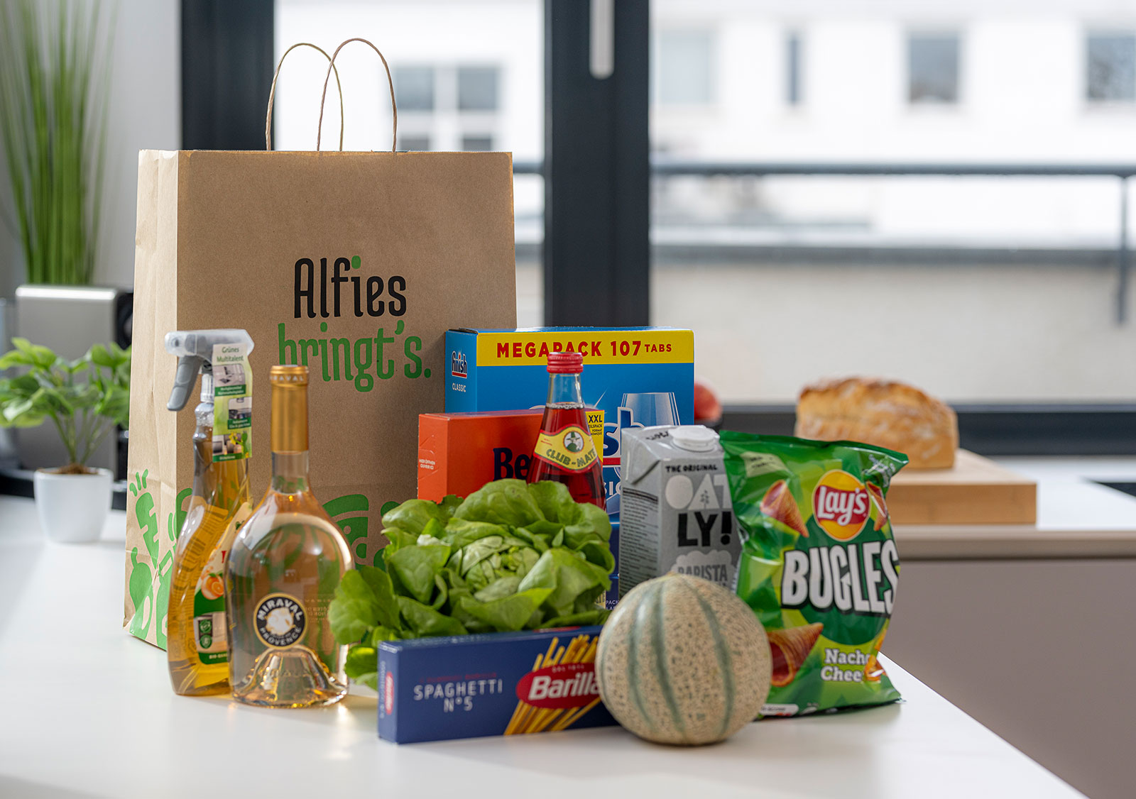 Verschiedene Produkte eines Einkaufs - von Waschmittel bis Gemüse | Credit: Alfies