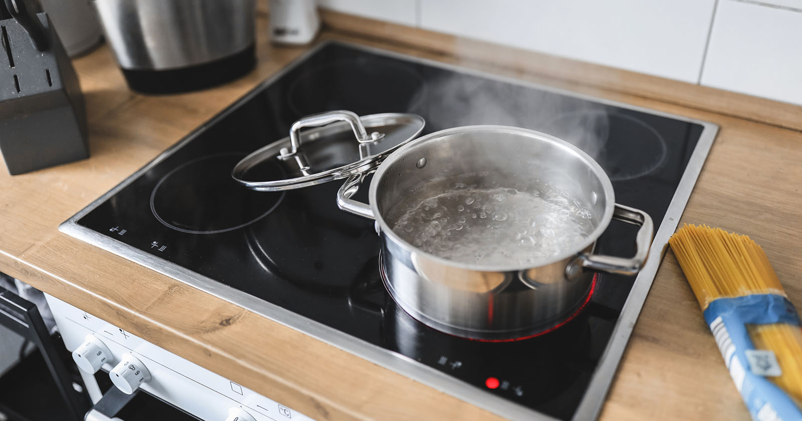 Kochtopf auf dem Herd | Credit: iStock.com/nerudol