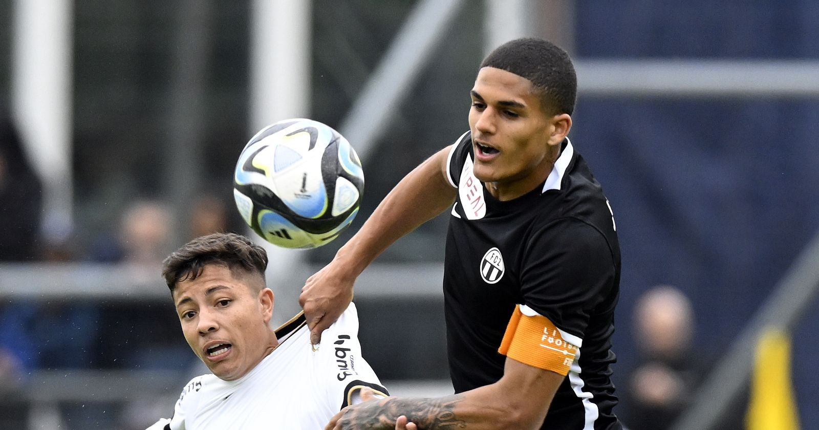 Daniel Denoon im Zweikampf