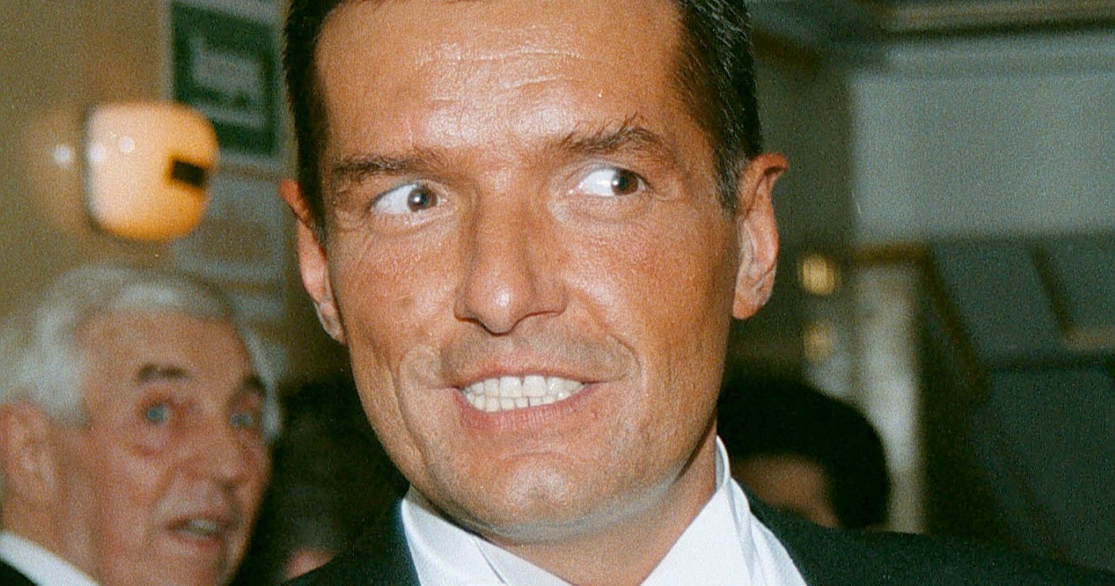 Falco mit skeptischem Gesichtsausdruck