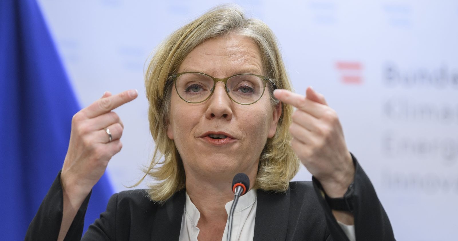 Klimaministerin Leonore Gewessler (Gruene) bei einer Pressekonferenz mit dem Titel &quot;Bilanz Umweltfoerderung - Rekordinvestitionen in Umwelt- und Klimaschutz&quot; im Klimaschutzministerium am 5. Dezember 2024 in Wien