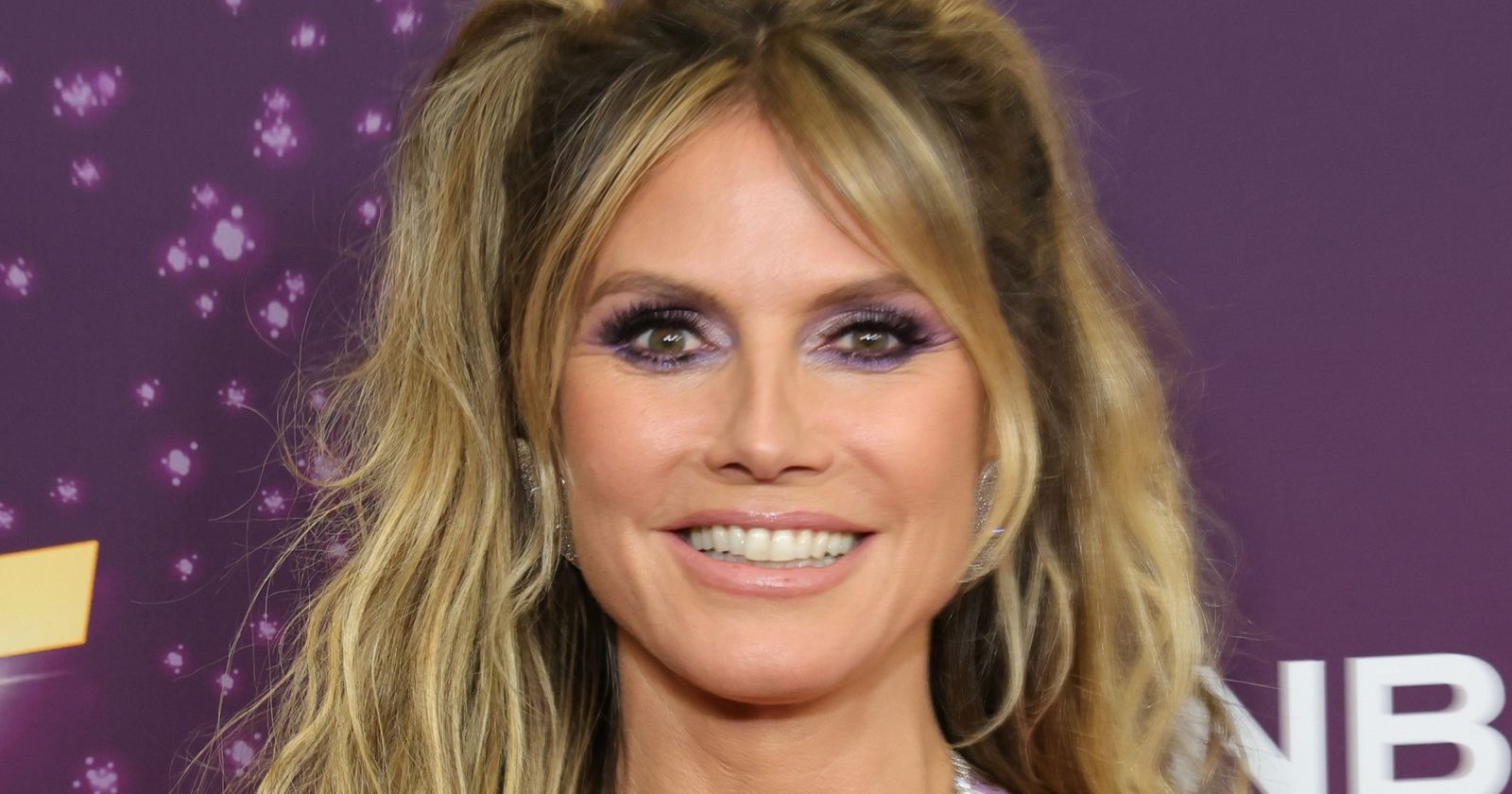 Heidi Klum lächelt
