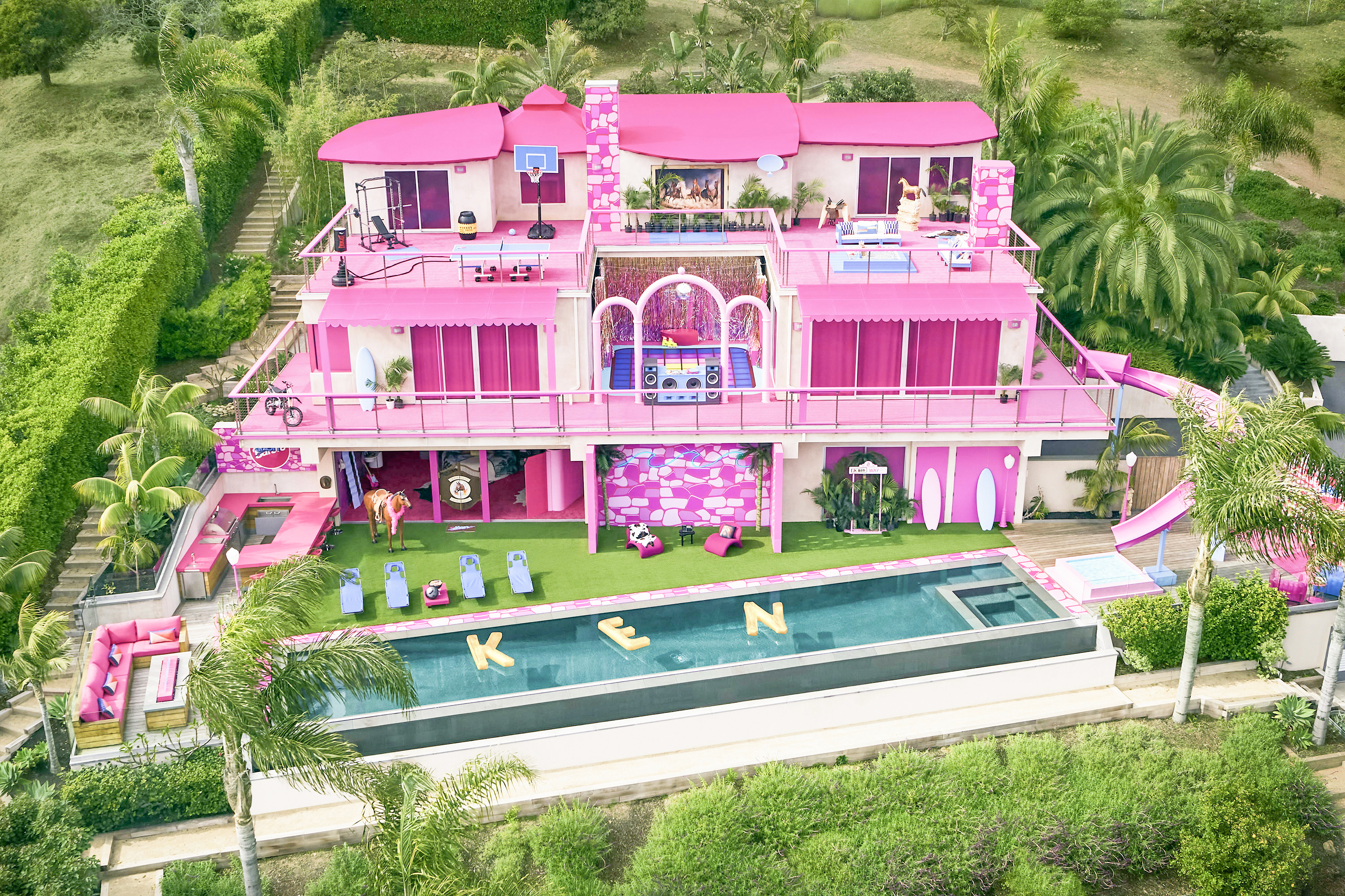 Ein großes Haus in Pink