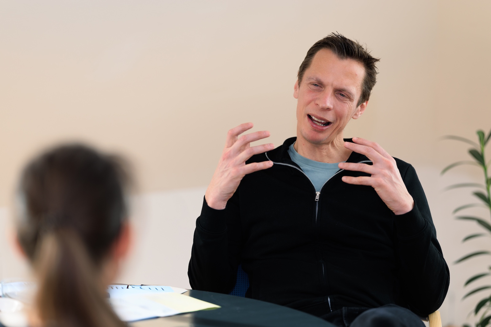 Klaus Eckel im Gespräch mit weekend-Redakteurin Stefanie Hermann