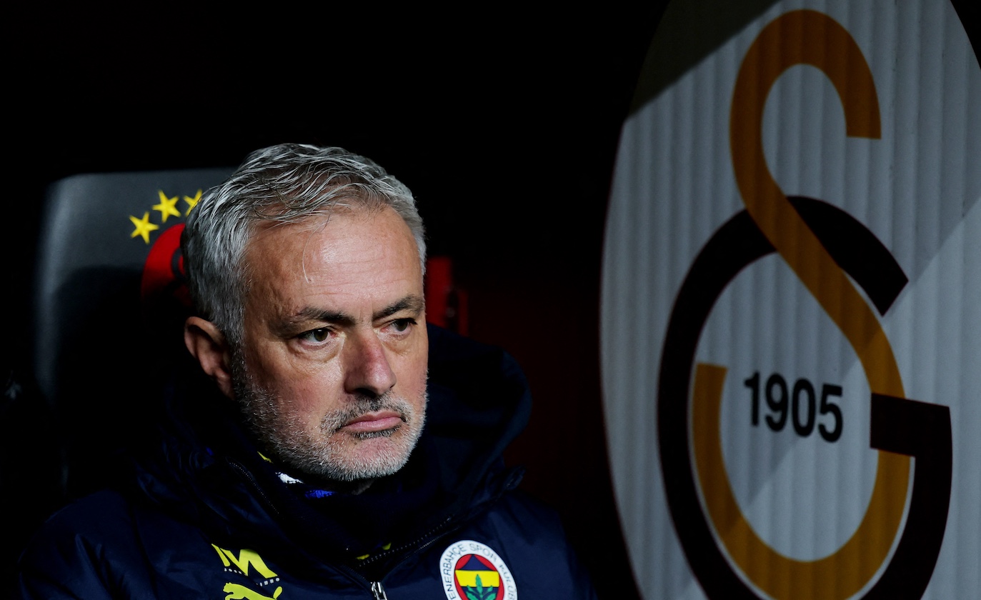 Fenerbahce-Trainer Jose Mourinho für vier Spiele gesperrt.
