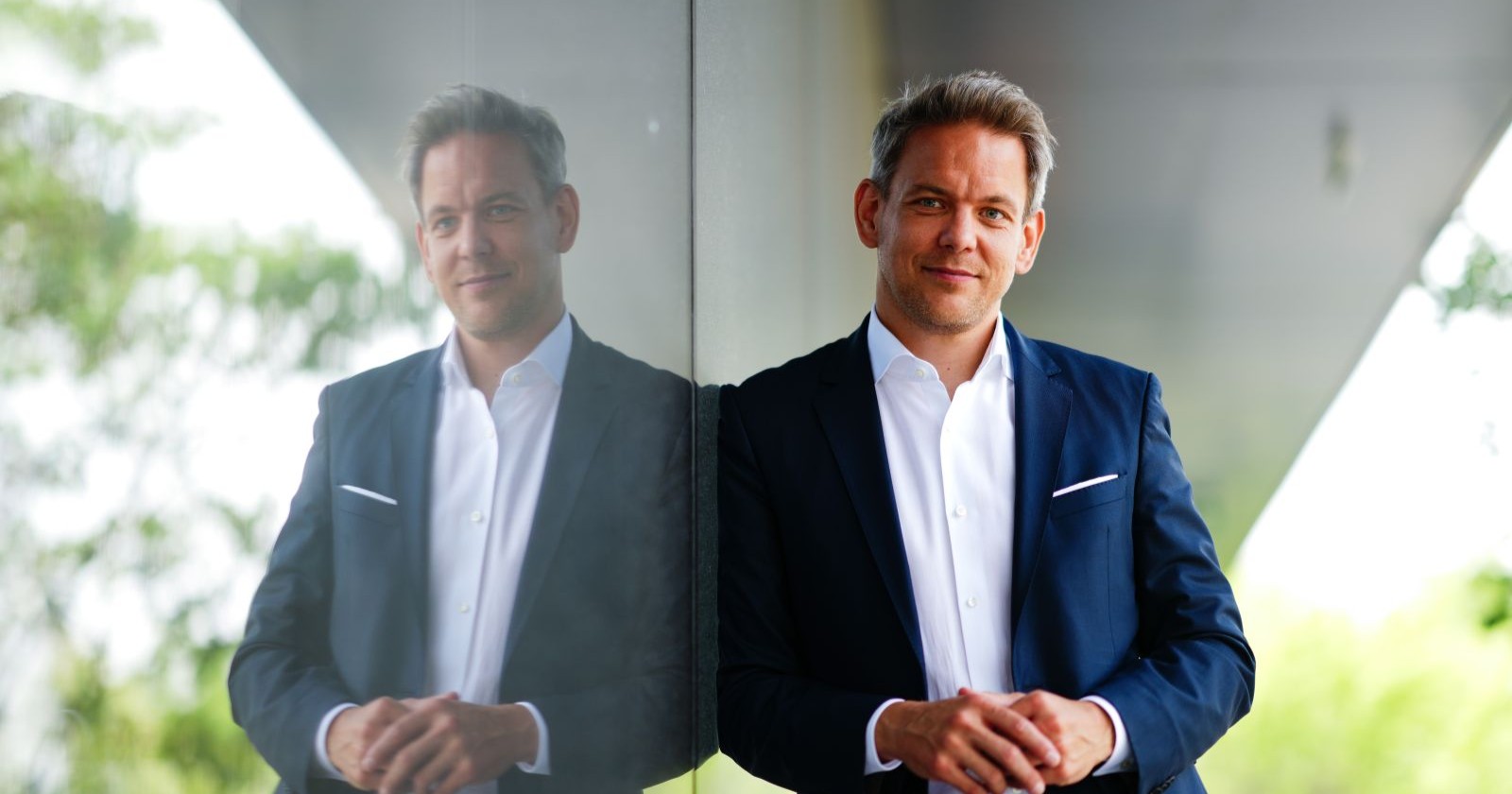 Moderator Martin Thür in einem Anzug