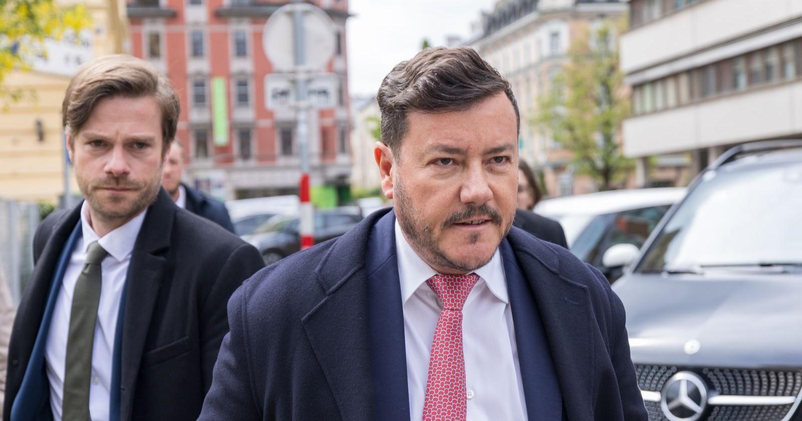 Rene Benko (Bildmitte) am Mittwoch 24. April 2024 während der Signa - Prüfungstagsatzung im Konkursverfahren gegen Signa-Gründer Rene Benko in Innsbruck