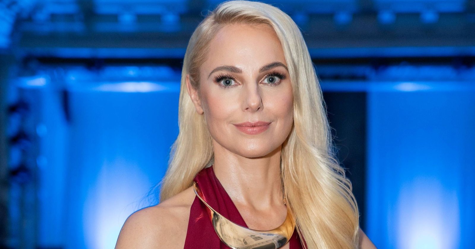 Silvia Schneider mit einer goldenen Kette