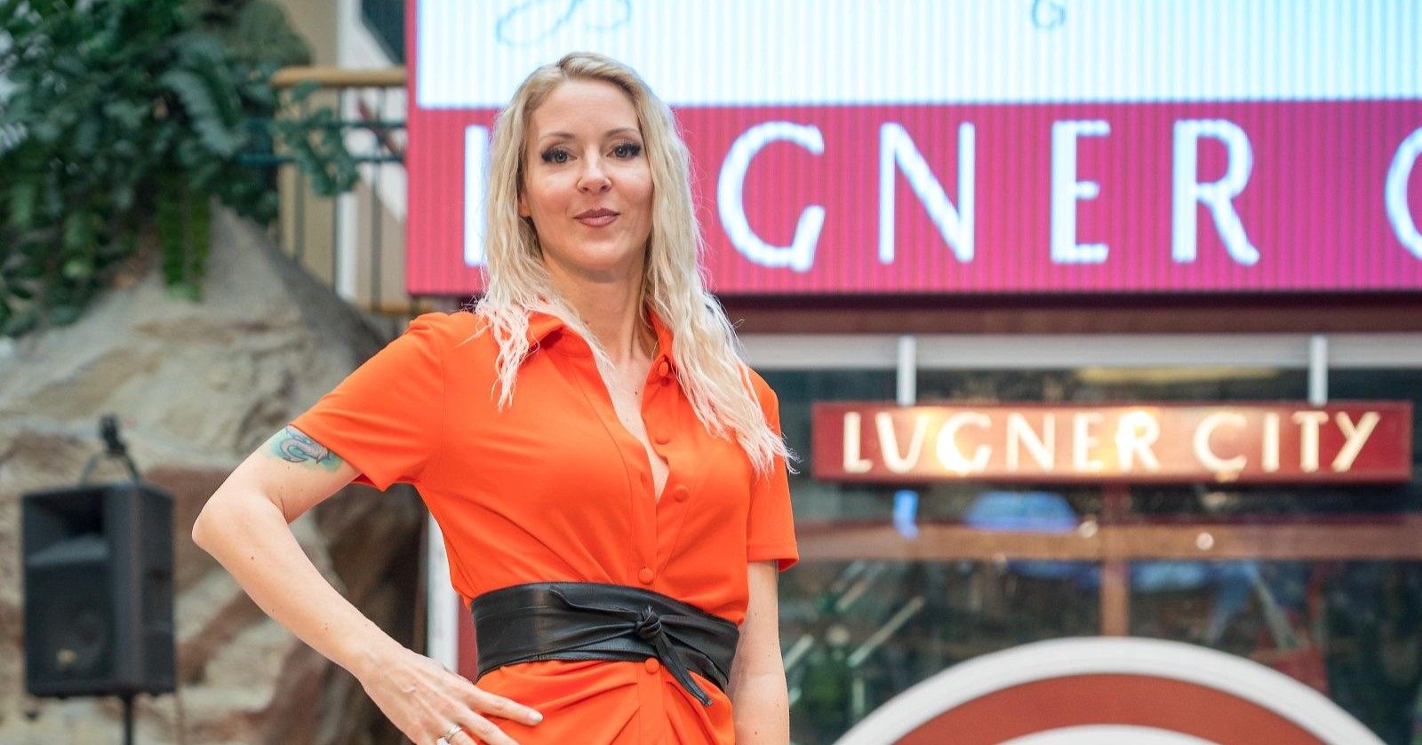 Simone Lugner posiert