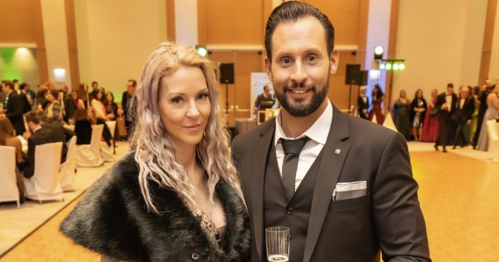 Simone Lugner und Christopher Dengg posieren zusammen