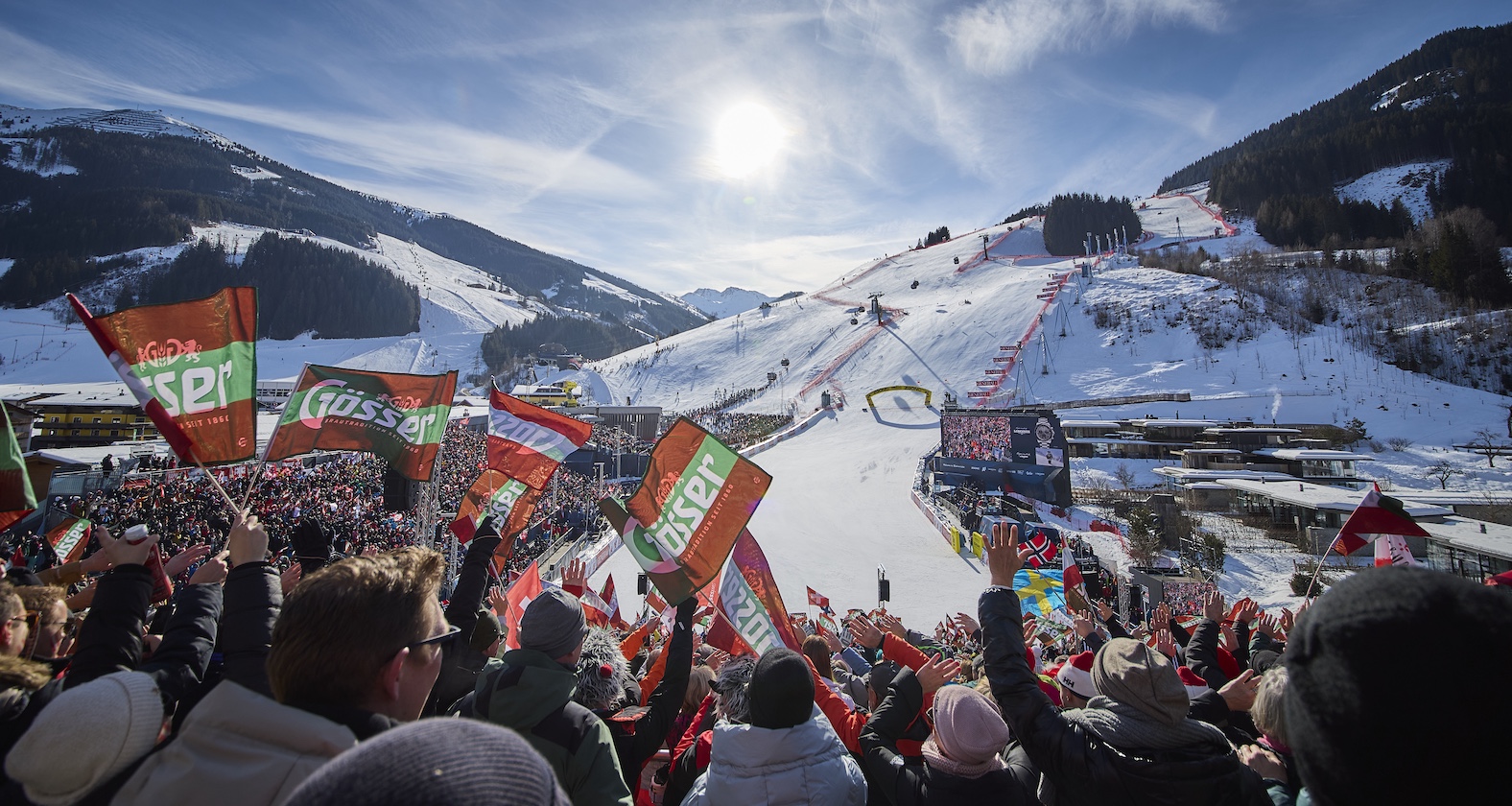 Tausende Fans feierten im Zielstadion der Ski-WM in Saalbach Hinterglemm.