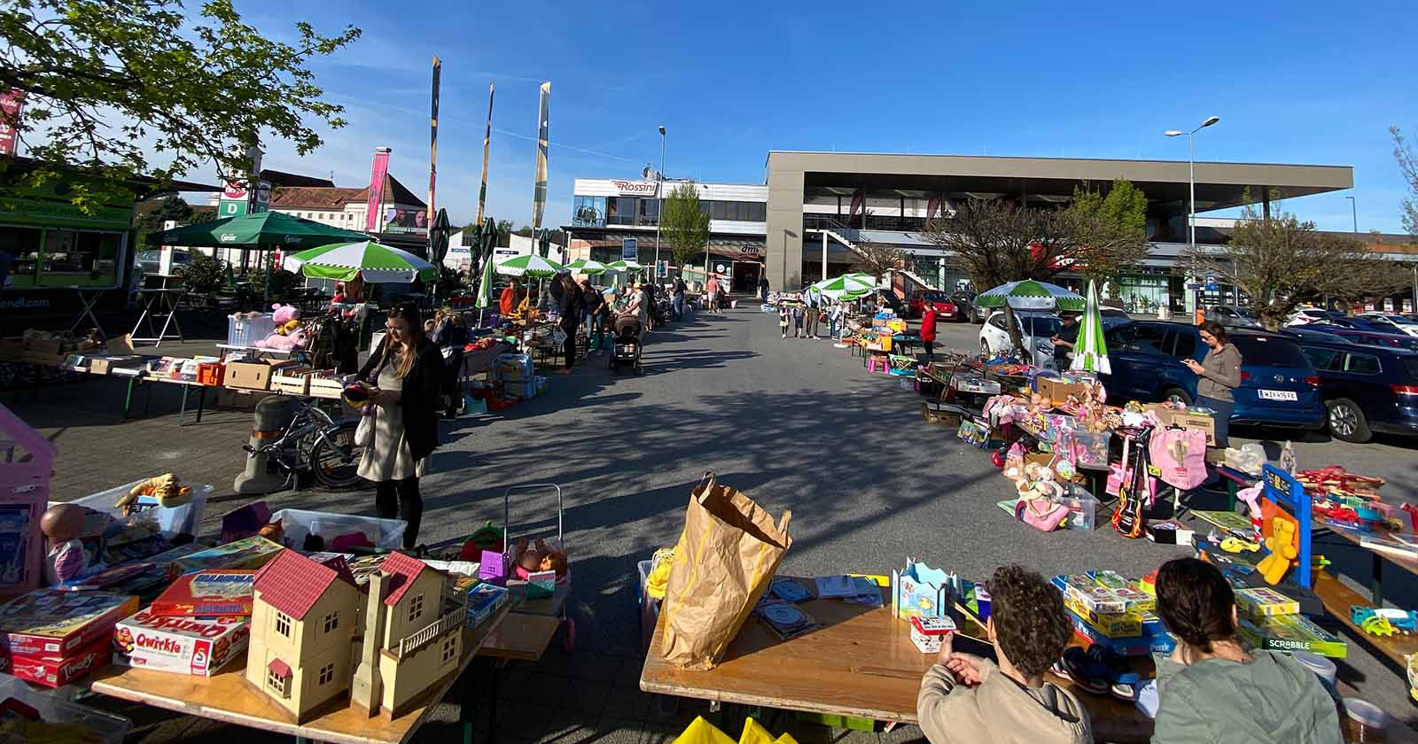 Spielzeugflohmarkt am Parkplatz des GEZ west in Gleisdorf