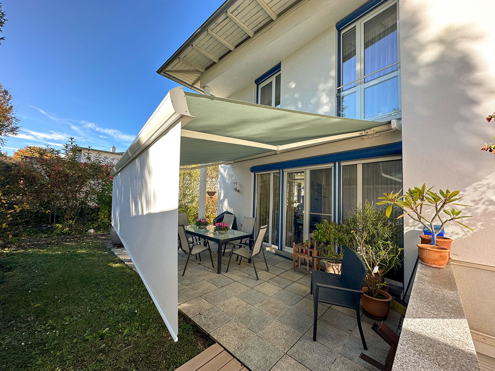 Modernes Wohnhaus mit überdachter Terrasse | Credit: Schwaighofer