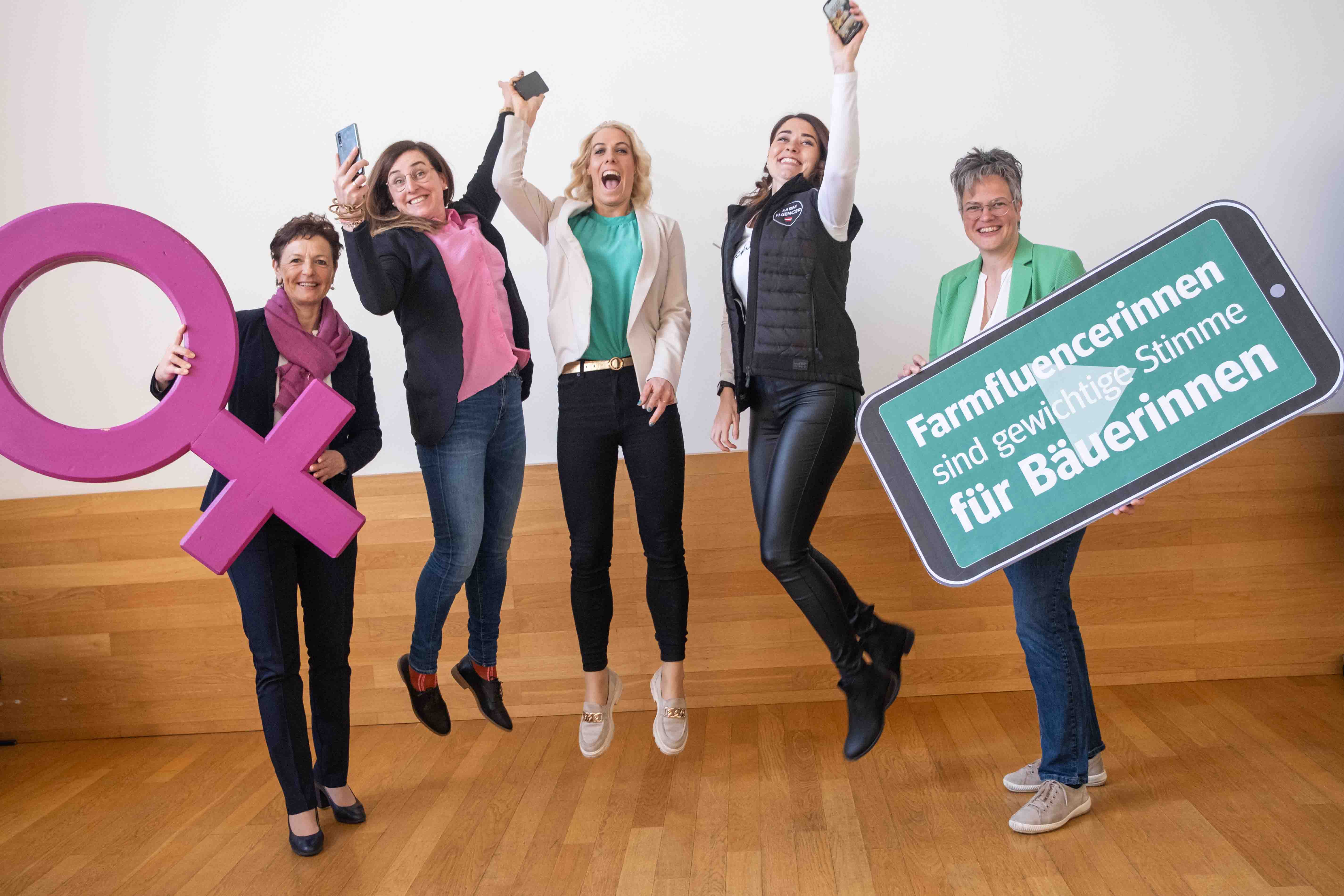 Frauen, die springen