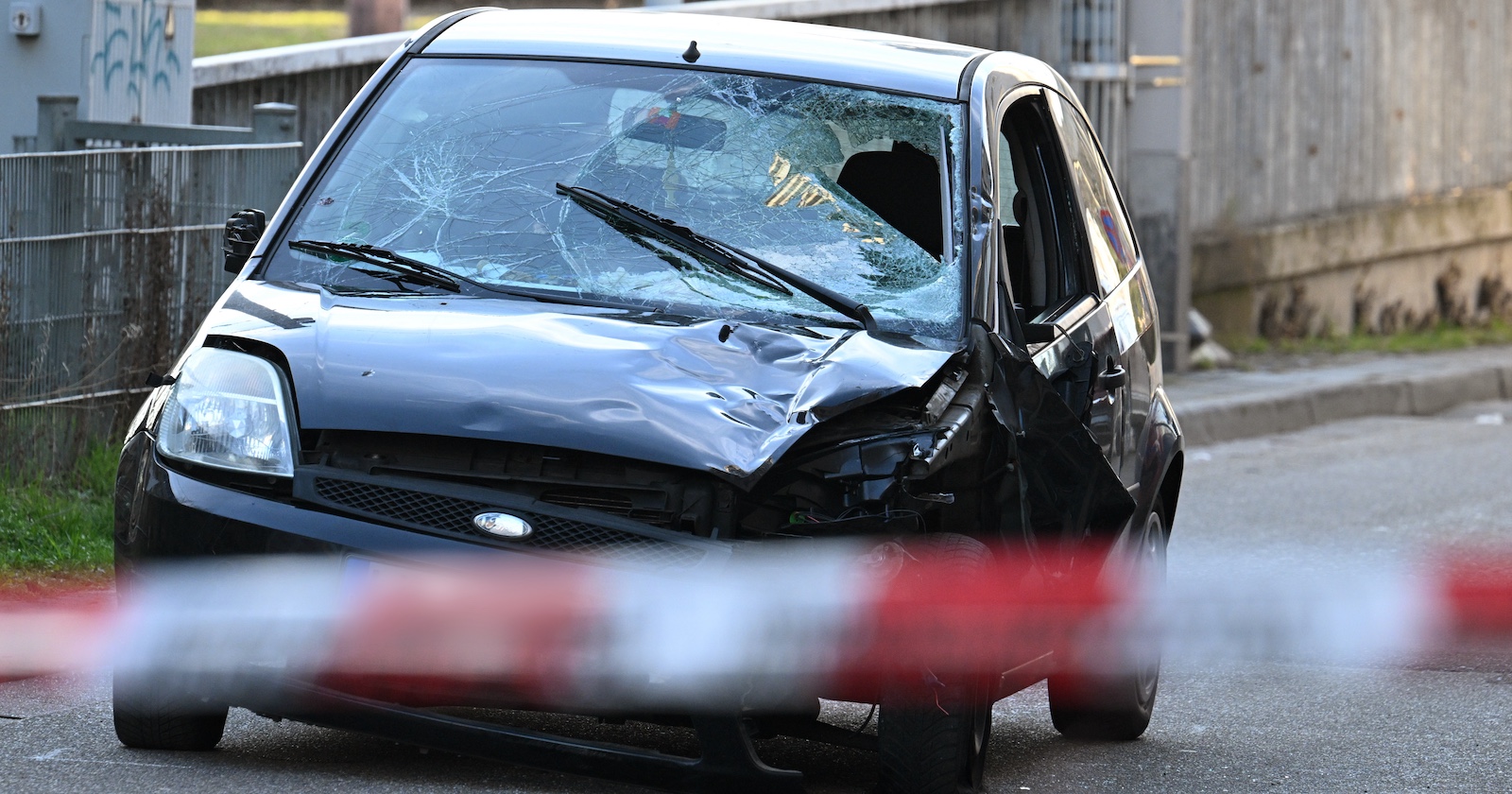 Der Verdächtige soll mit seinem Wagen absichtlich in eine Menschenmenge gerast sein.