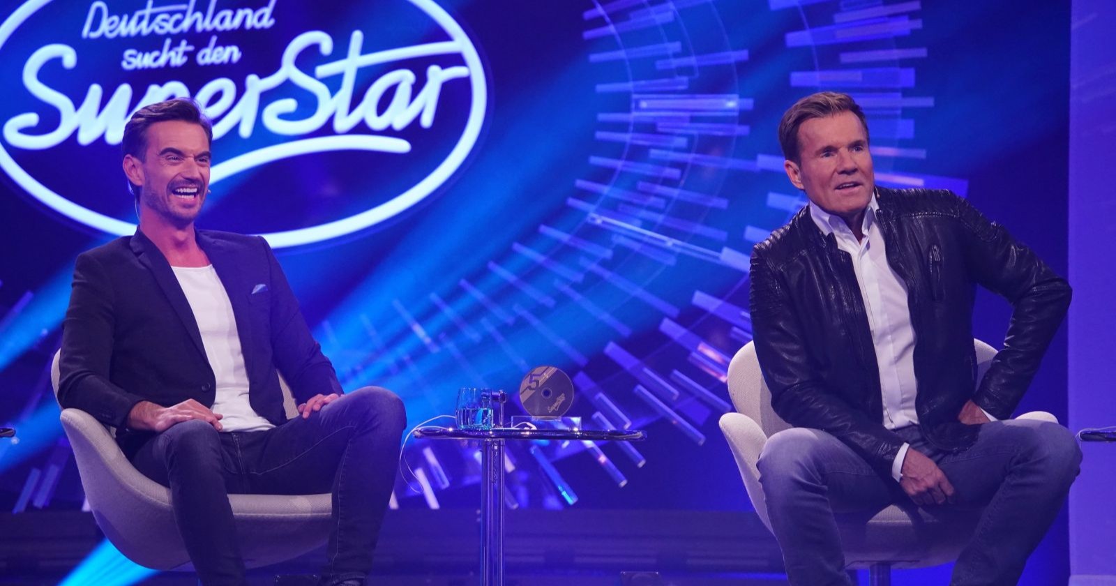 Florian Silbereisen und Dieter Bohlen sitzen im Studio