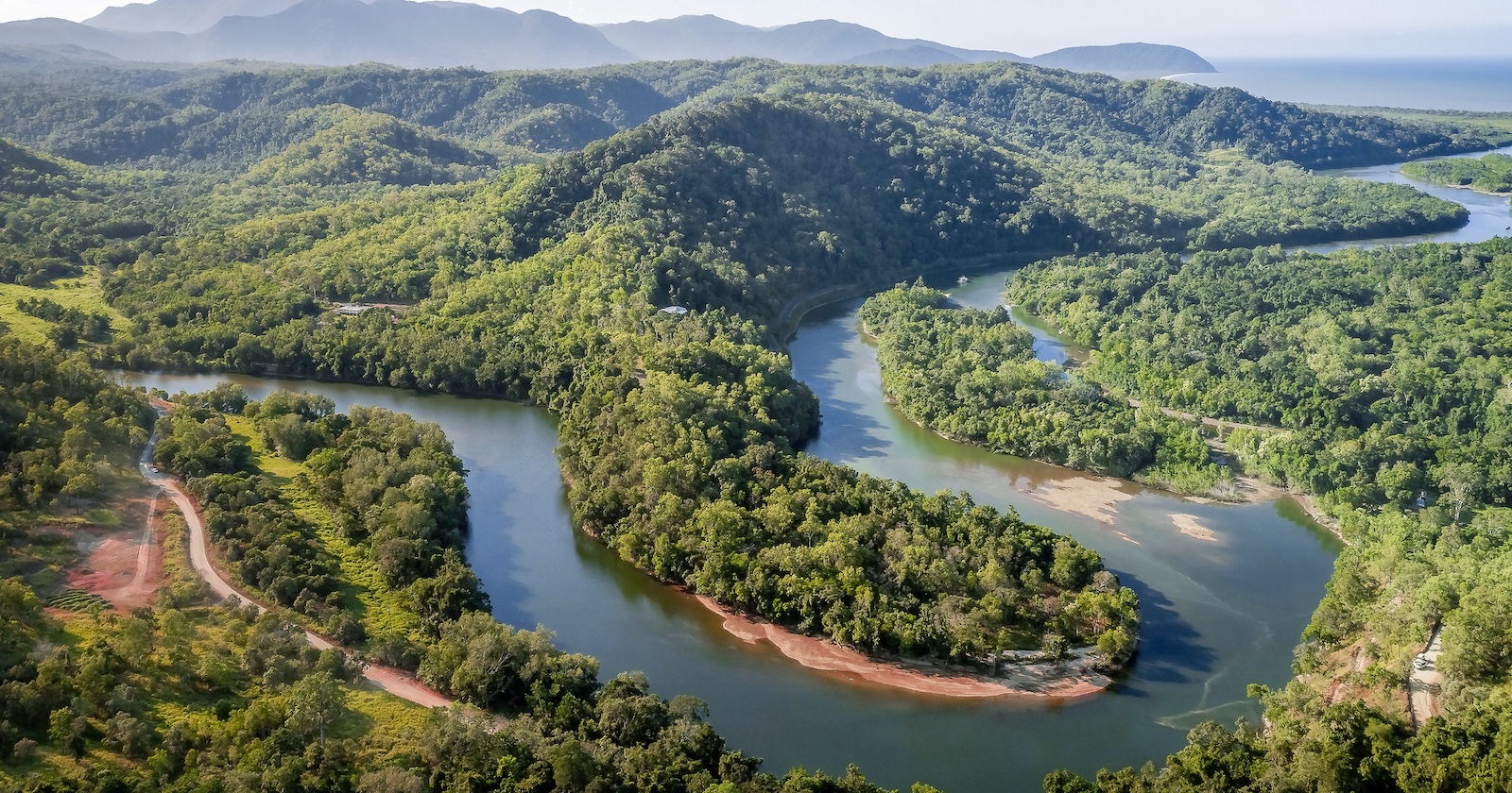 Fluss im australischen Dschungel