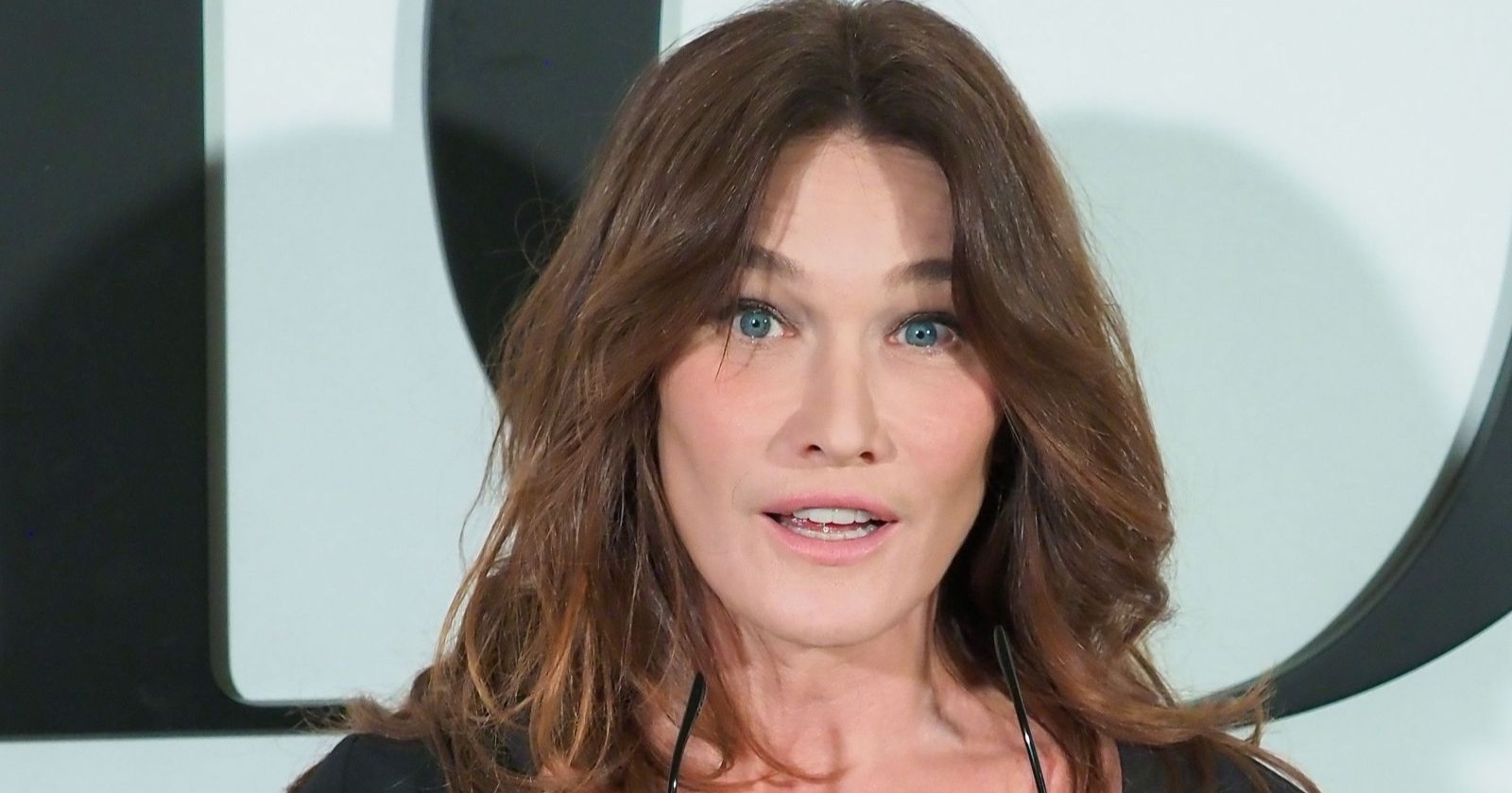Carla Bruni überrascht