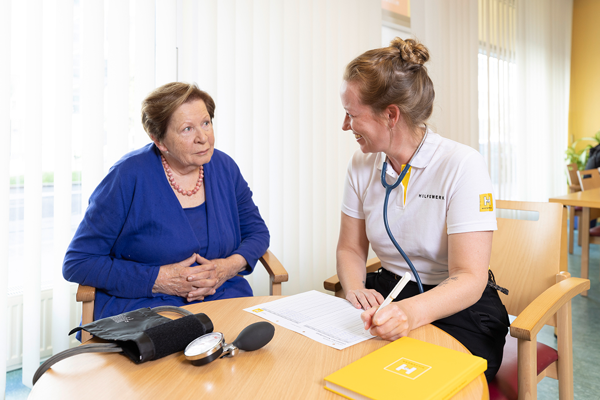Mit Fachwissen und Herz helfen Community Nurses älteren Menschen, selbst ständig zu bleiben.